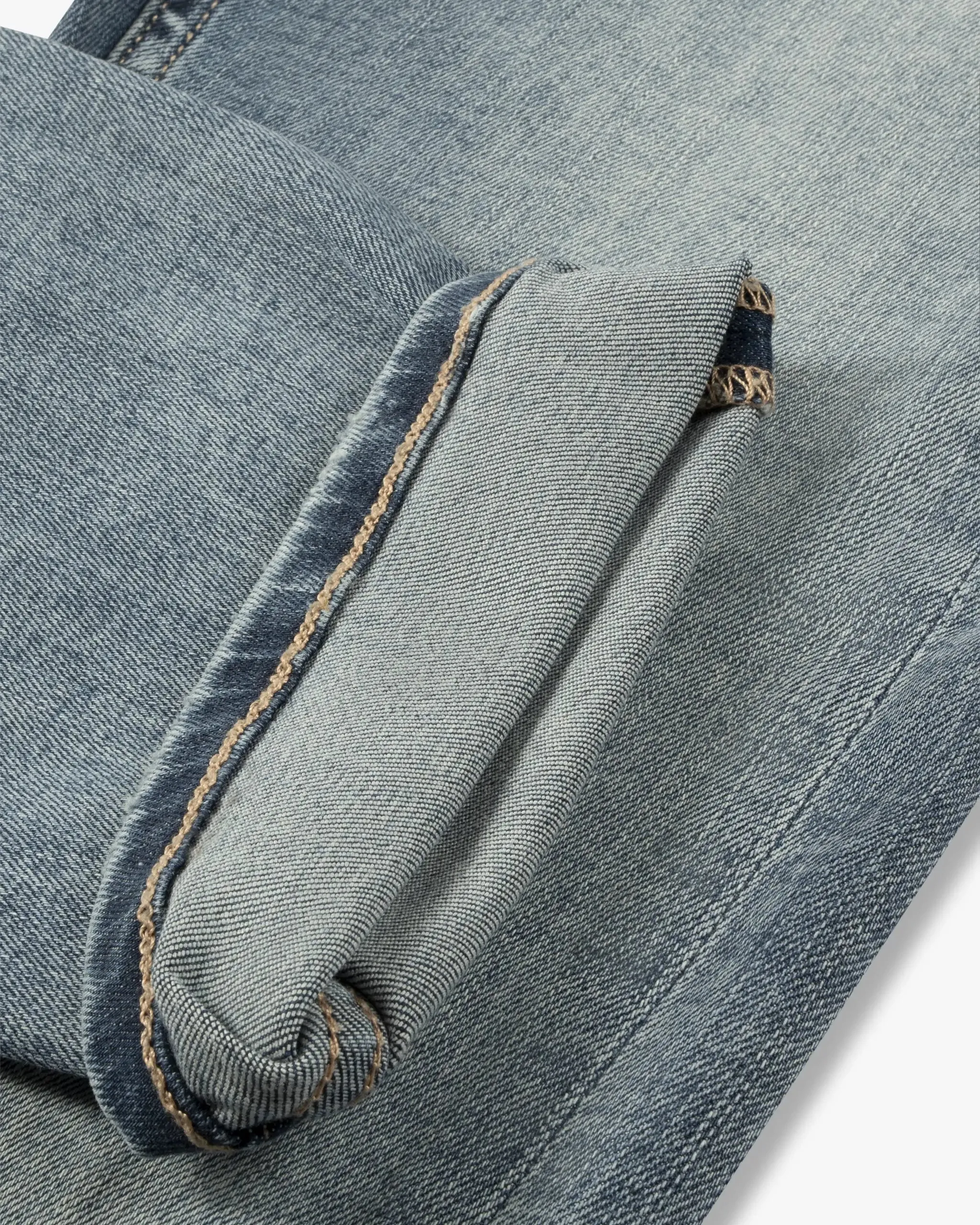 The Girlfriend Jeans von AG Denim