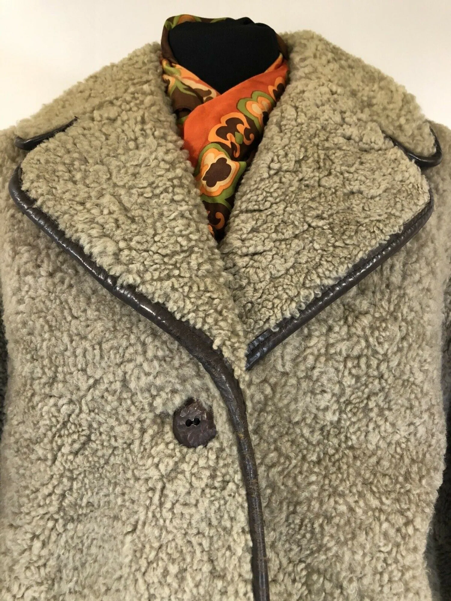 Vintage 1970s Single Breasted Sheepskin Teddy Coat in Beige - Size UK 14