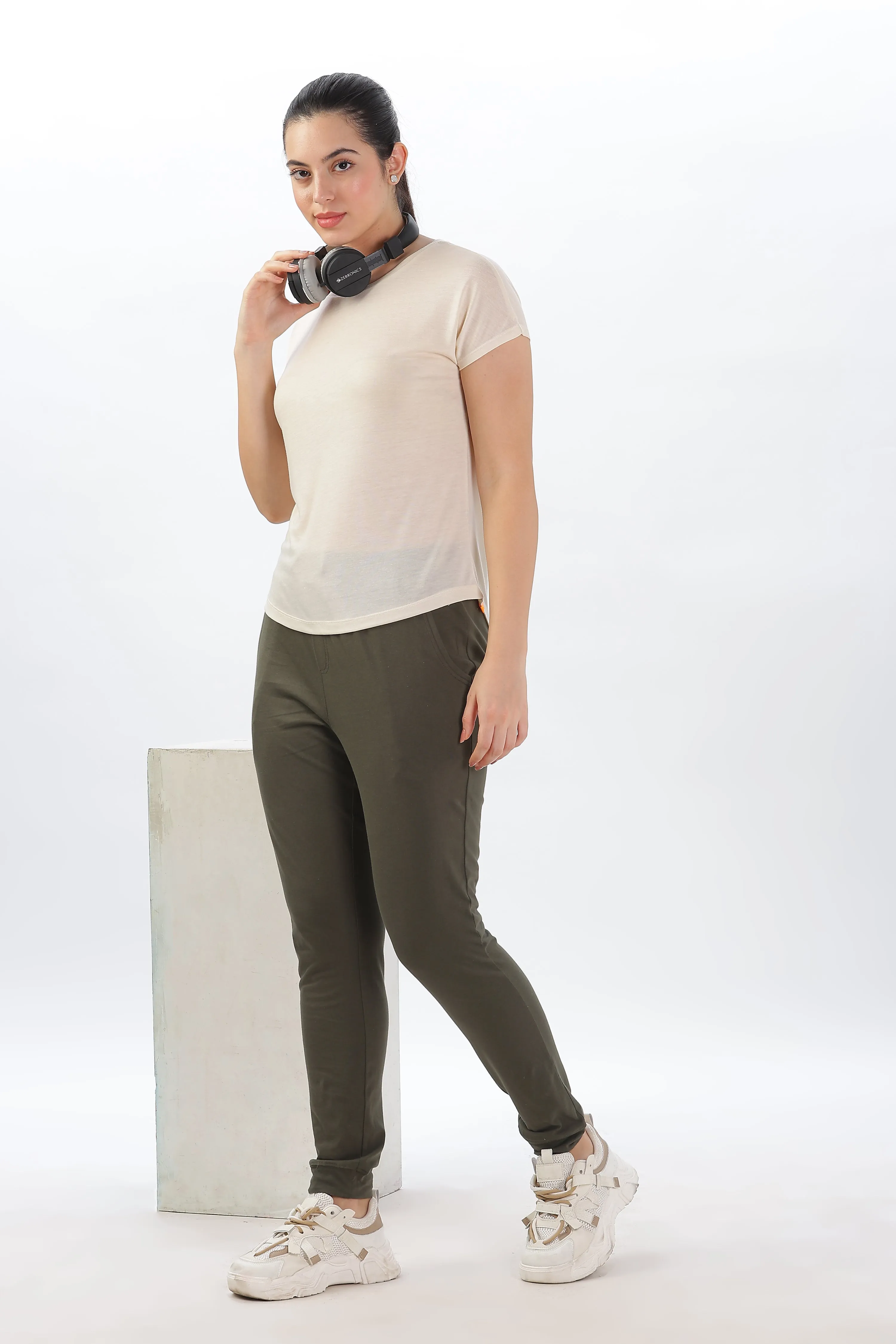 Women Organic Cotton Joggers Pant With Side Pockets and  Adjustable Waist